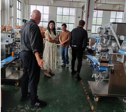 Latest company news about Zwiększone odwiedziny klientów wystawy: globalni nabywcy wykazują silne zainteresowanie Shanghai Papa's Protein Bar& Ball& Burrata