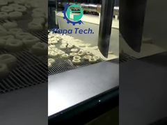 pączka z maszyną do powlekania czekolady