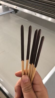 Dobra cena. Maszyna do powlekania czekoladą ciastek Pocky Model 900 450-500 sztuk na minutę w Internecie